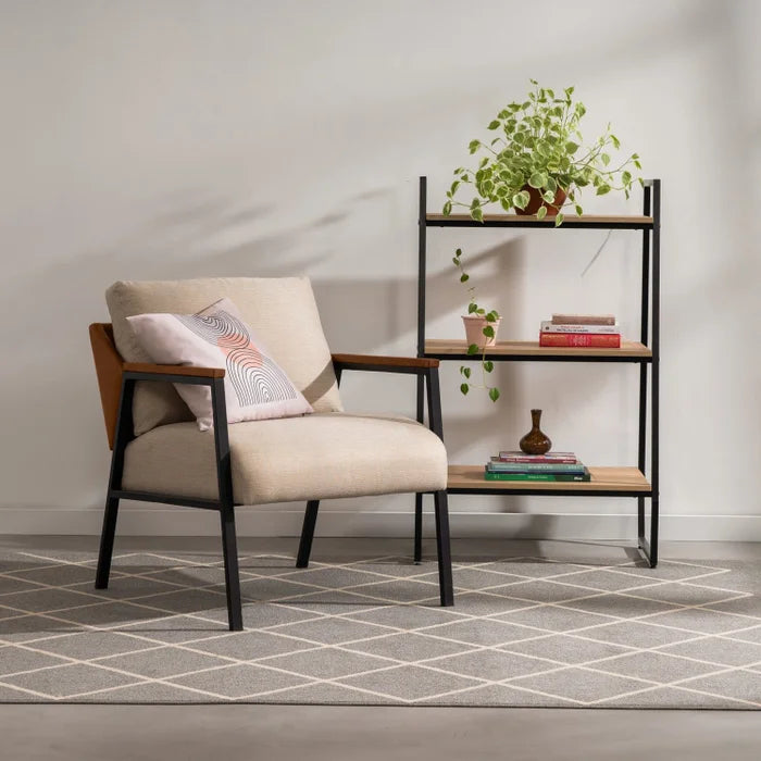 Poltrona Decorativa Soho em Couro Sintético Caramelo com Base de Metal